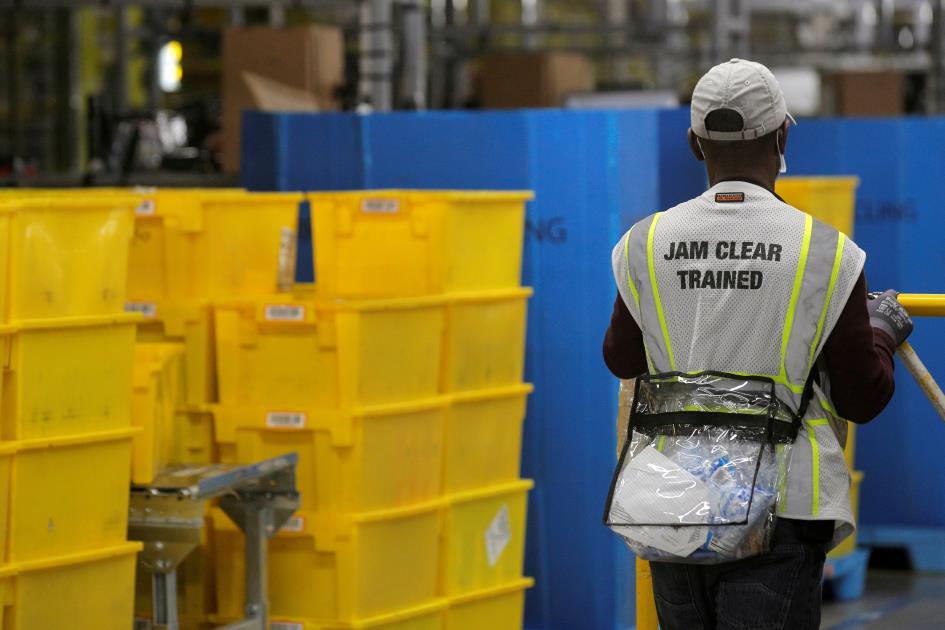 An employee pushes a cart at Amazon's JFK8 distribution center in Staten Island, New York, U.S. November 25, 2020.  REUTERS/Brendan McDermid./File Photo