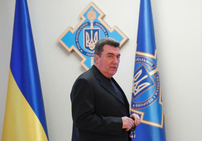Oleksiy Danilov, Secretary of Ukraine's Natio<em></em>nal Security and Defence Council, enters a room before an interview with Reuters in Kyiv, Ukraine December 15, 2021. REUTERS/Valentyn Ogirenko