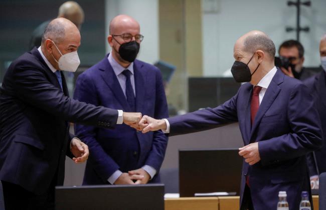 Slovenia's Prime Minister Janez Jansa, German Chancellor Olaf Scholz and European Council President Charles Michel attend the European Unio<em></em>n Summit at the European Council building in Brussels, Belgium December 16, 2021. Olivier Hoslet/Pool via REUTERS