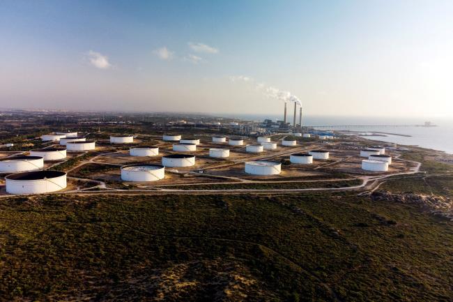 An aerial view shows storage tanks at the oil terminal of Europe Asia Pipeline Company (EAPC) off the Mediterranean coast in Ashkelon, Israel June 10, 2021. Picture taken June 10, 2021. Picture taken with a drone. REUTERS/Amir Cohen/File Photo