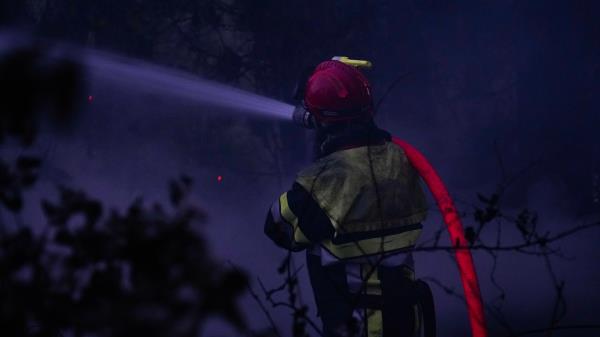 Firefighters fight blaze near France's Mediterranean coast