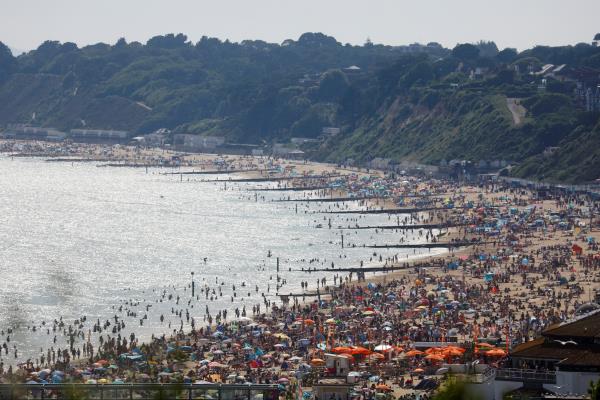 Heat wave reaches Britain