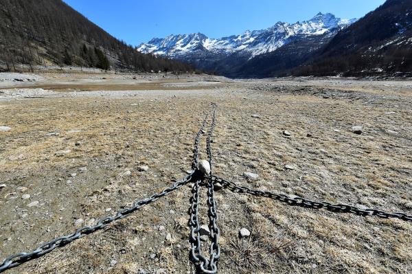 Italy's mountain lake dries up following weeks of drought.