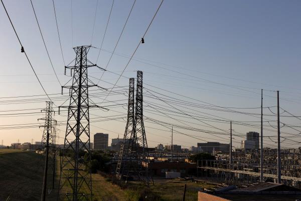 Hot weather bakes north Texas