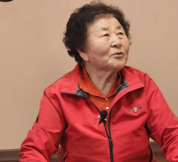 Hong Chun-ho, a survivor of the April 3 Incident, speaks to reporters. (Yoon Min-sik/The Korea Herald)