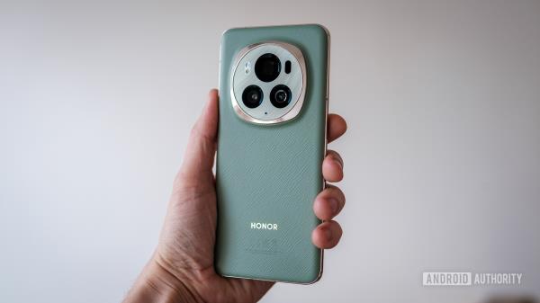 Ho<em></em>nOR Magic 6 Pro back in hand