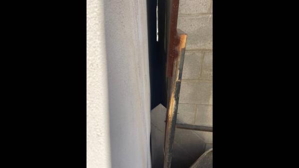The crack wher<em></em>e the dog got trapped between two buildings.