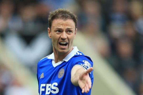 Jo<em></em>nny Evans is still in discussions with Leicester City