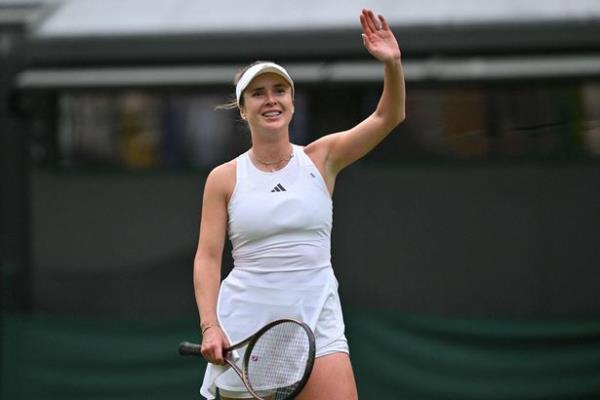 Elina Svitolina waves at the cheering Wimbledon crowd
