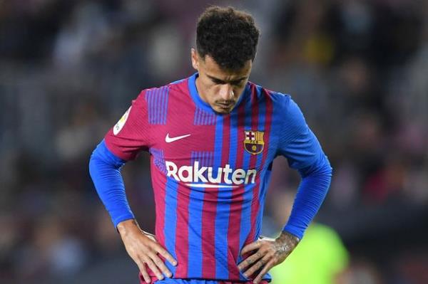 BARCELONA, SPAIN - OCTOBER 30: Philippe Coutinho of FC Barcelona looks dejected during the LaLiga Santander match between FC Barcelona and Deportivo Alaves at Camp Nou on October 30, 2021 in Barcelona, Spain.