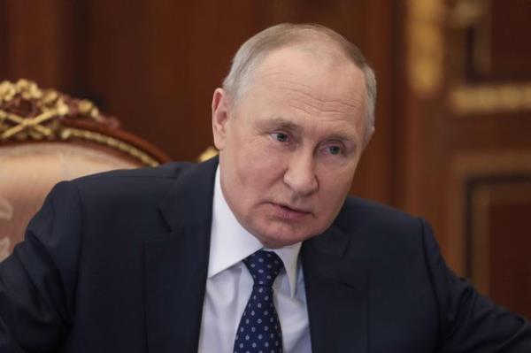 Putin allegedly told the war lord to 'bring him the head' of the Ukrainian leader