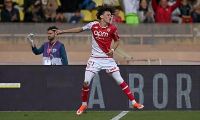 Maghnes Akliouche in action for Monaco