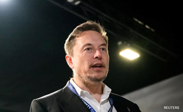 'Don't Mean To Be Pest, But...': Elon Musk To Satya Nadella Over PC Trouble