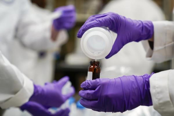 拜登政府首次对饮用水中的“永久化学物质”进行限制