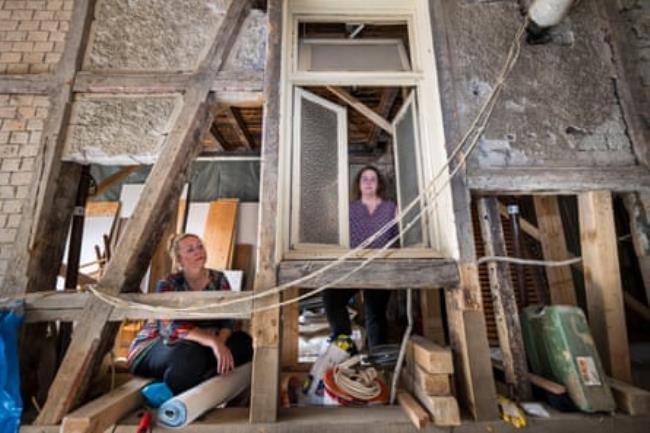 Steffi Nelles (right) and Andrea Babic inside Haus Caspari in Altenahr, which is still a co<em></em>nstruction site nearly three years after terrible flooding