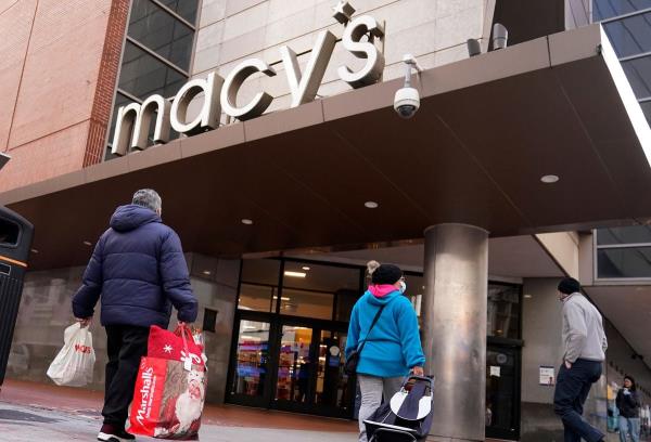 梅西百货(Macy 's)将关闭150家门店，因其将重心转向布鲁明戴尔(Bloomingdale 's)和Blue Mercury的奢侈品店，导致销售额下滑