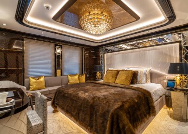 Bilgin Yachts Leona - Bilgin 263 II FEMAIL 13128361 Inside a BILLIo<em></em>nAIRES super yacht with a secret pool in the beach club