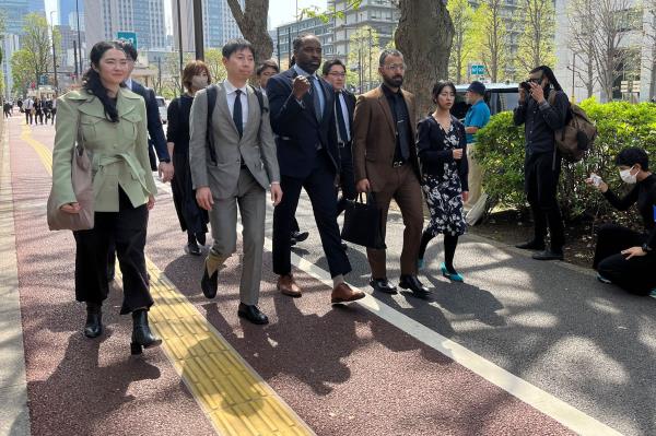 指控日本警方种族定性的诉讼开始作证