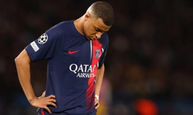 Kylian Mbappé with his head down during the Champions League quarter-final first leg match between Paris Saint-Germain and Barcelona at the Parc des Princes on 10 April 2024 in Paris, France