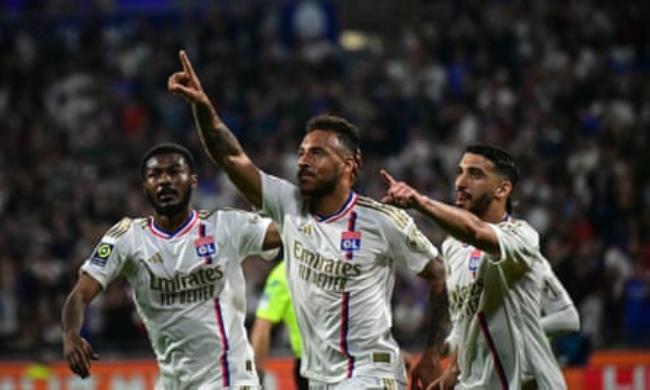 Corentin Tolisso celebrates after giving Lyon the lead in their 4-3 win against Brest