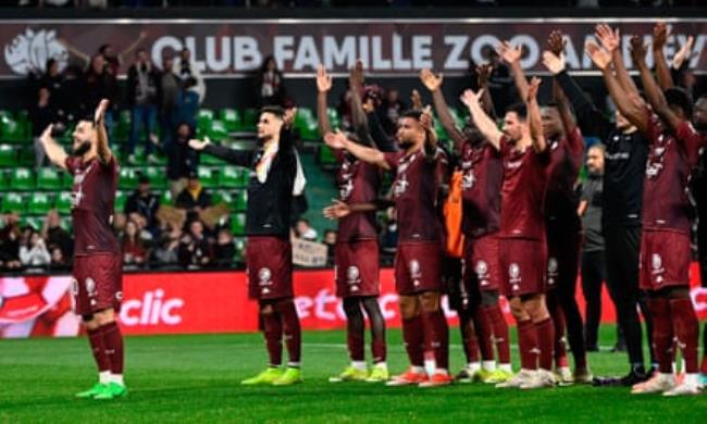 Georges Mikautadze leads the celebrations for Metz