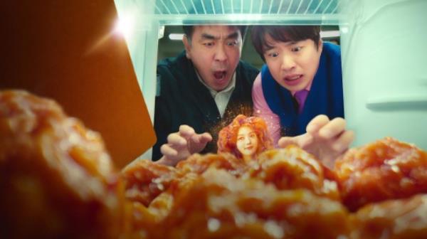 Netflix的新剧《鸡块》是关于什么的，谁主演的?