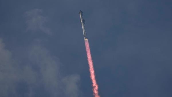 星际飞船:太空探索技术公司第三次尝试向太空发射有史以来最强大的火箭
