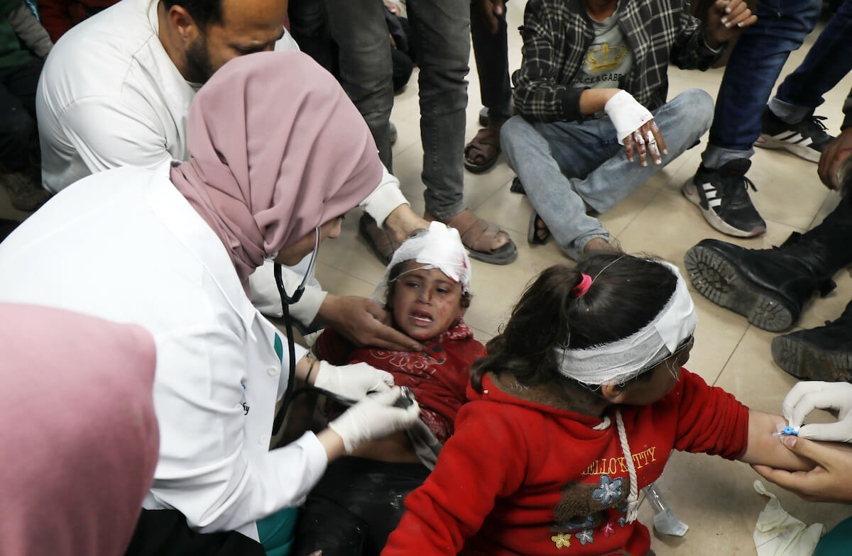 A volunteer doctor in Gaza faces her patients’ traumas along with her own – breaking news