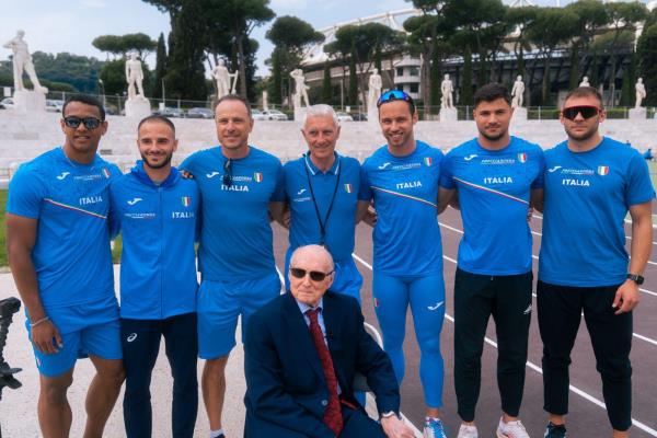 Berruti embraces the Azzurri of the relays at the Stadio dei Marmi: “I wish them the best”