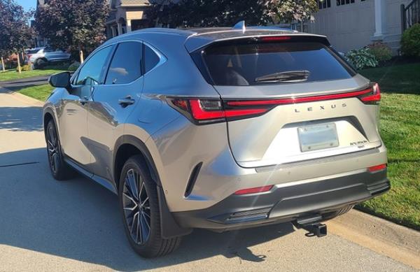 John Storjohann quite likes the stance of his new 2023 Lexus NX 350h, but really appreciates the fuel eco<em></em>nomy provided by the hybrid powertrain. He’s obtaining just a bit more than 6L/100km.