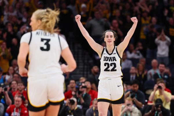 MINNEAPOLIS, MINNESOTA - MARCH 10: Caitlin Clark #22 of the Iowa Hawkeyes celebrates during overtime against the Nebraska Cornhuskers in the Big Ten Women's Basketball Tournament Champio<em></em>nship at Target Center on March 10, 2024 in Minneapolis, Minnesota. (Photo by Adam Bettcher/Getty Images)
