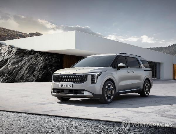This image provided by Kia shows the company's revamped Carnival minivan model. (PHOTO NOT FOR SALE) (Yonhap)