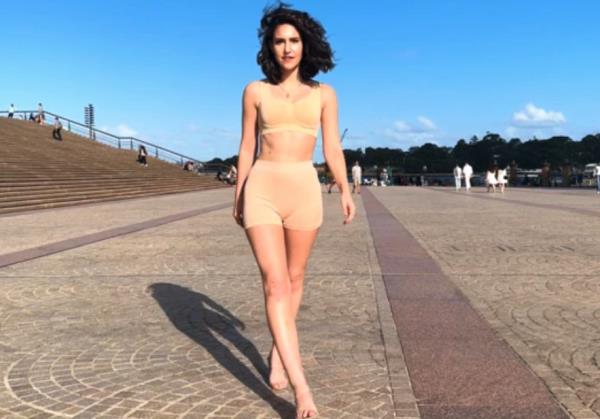 Former beauty queen Maddy May co<em></em>nfidently walking in a flesh-coloured bikini around Sydney's ico<em></em>nic harbour