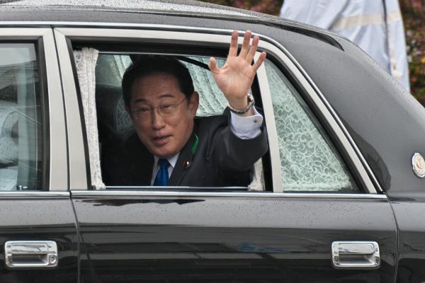 向日本首相岸田文雄投掷炸弹的男子被判10年监禁