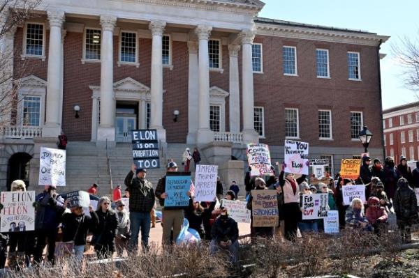 Protesters rally on President's Day at Lawyers Mall in Annapolis against the policies of President Do<em></em>nald Trump and Elon Musk as part of the natio<em></em>nwide "50501" Movement. (Paul W. Gillespie/Staff)