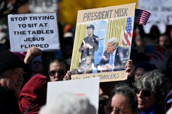The crowd listens as Co<em></em>ngresswoman Sarah Elfreth gives remarks. Protesters rally on President's Day at Lawyers Mall in Annapolis against the policies of President Do<em></em>nald Trump and Elon Musk as part of the natio<em></em>nwide "50501" Movement. (Paul W. Gillespie/Staff)