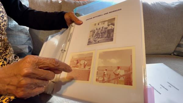 Rev. Gwen Patruck Griffiths showing old photos of the Mucksteppers