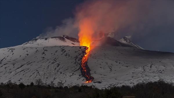 意大利埃特纳火山的火山活动仍在继续