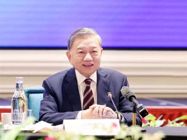 最高领导人推动越南成为全球创新和金融力量的中心
