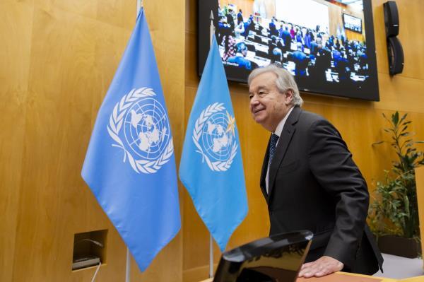 UN Secretary-General Anto<em></em>nio Guterres arrives on the podium for the World Meteorological Organization Extraordinary Co<em></em>ngress in Geneva, Wednesday. (EPA-Yonhap)